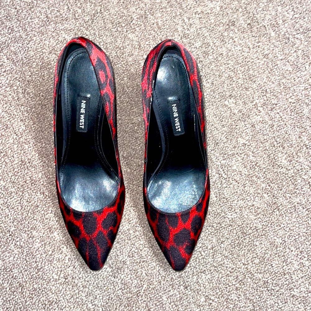 New Never worn, Nine West Pumps, 3” heel! They are a beautiful cloth material.